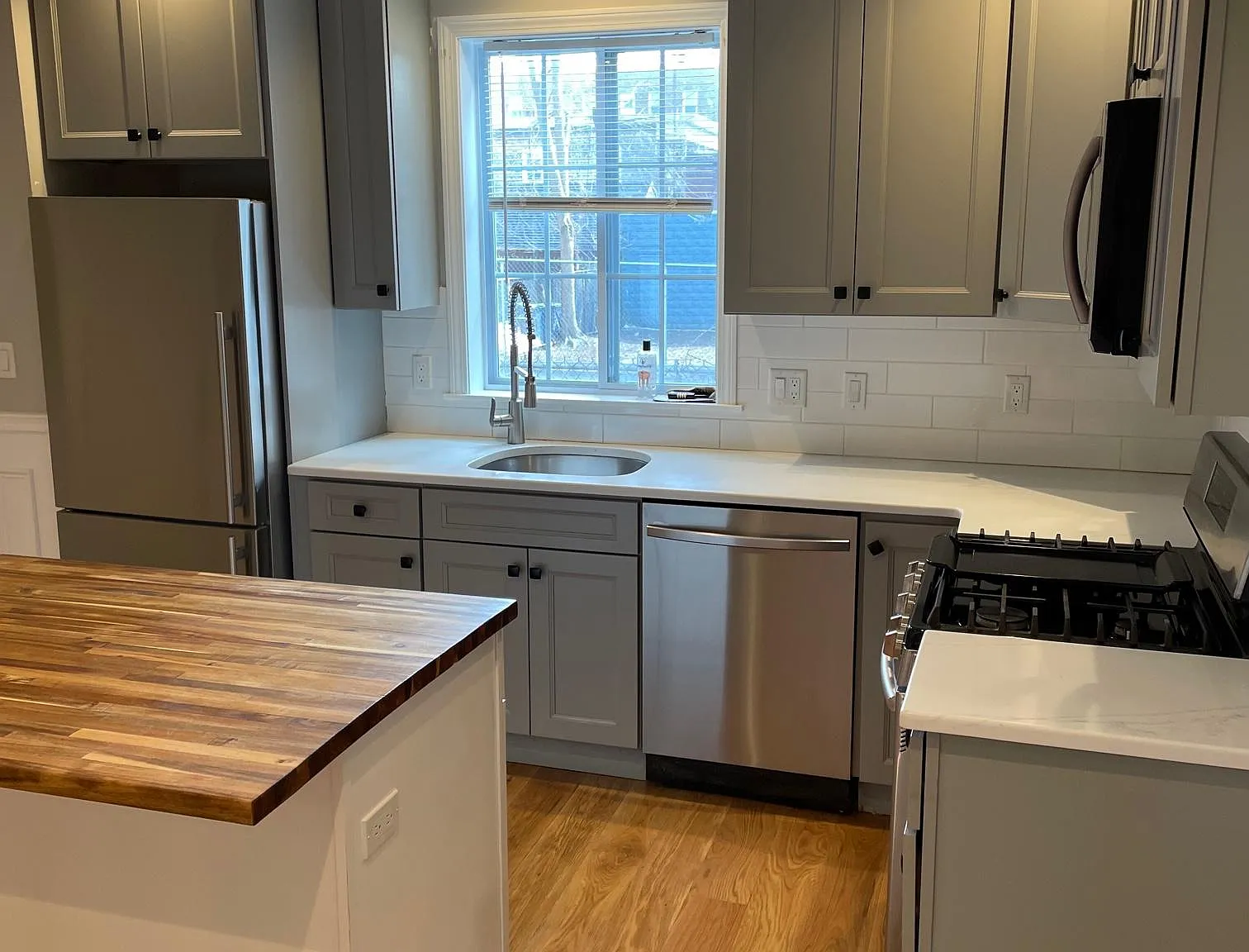 3 bed, 1200 sqft, $2,500 — Photo 2