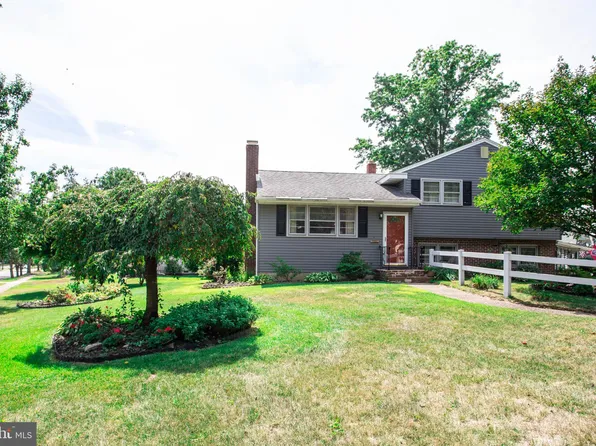 71 Pleasant Valley Dr, Woodbury, NJ 08096