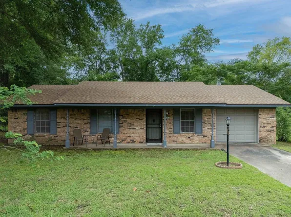 2813 Rampy Ave, Gladewater, TX 75647