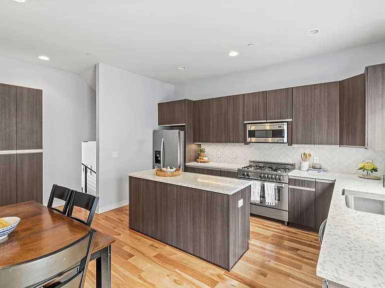 418 Fairmount Ave — Photo 3