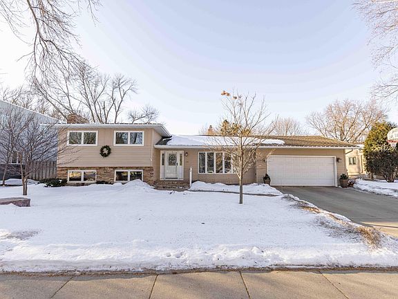 3rd image of 2525 9th St S