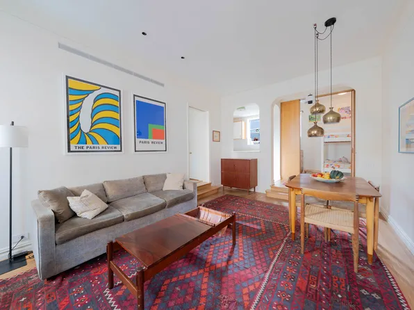 210 West 19th Street image 2 of 12