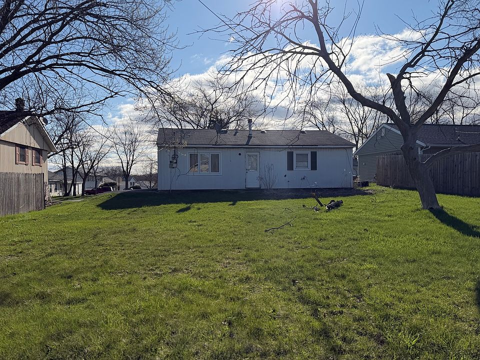 2nd image of 22128 Hawthorne Way