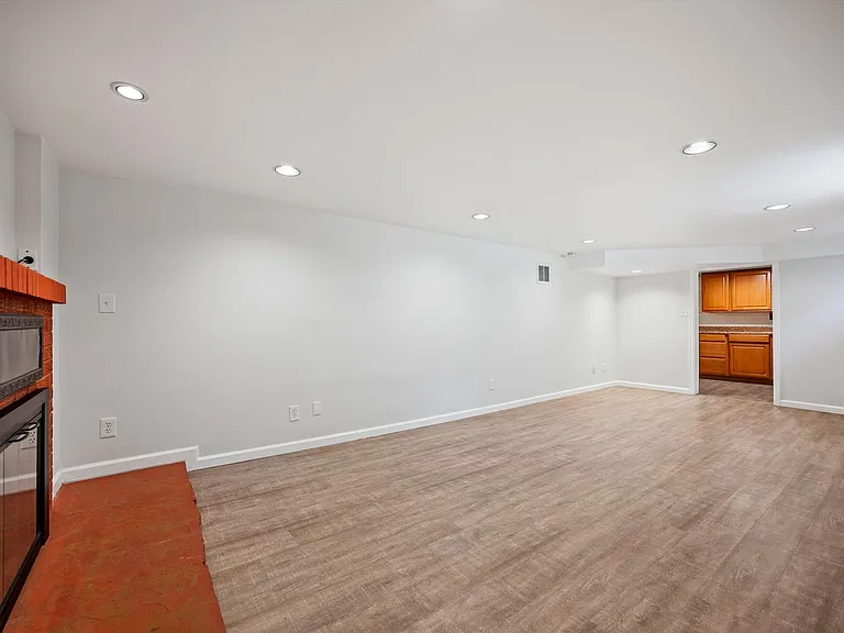 1644 S Grant St — Photo 22