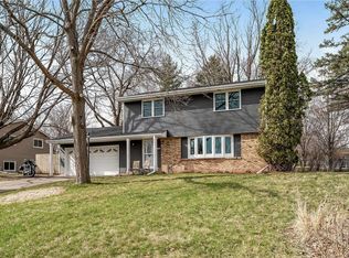 10425 Vessey Rd, Bloomington, MN 55437