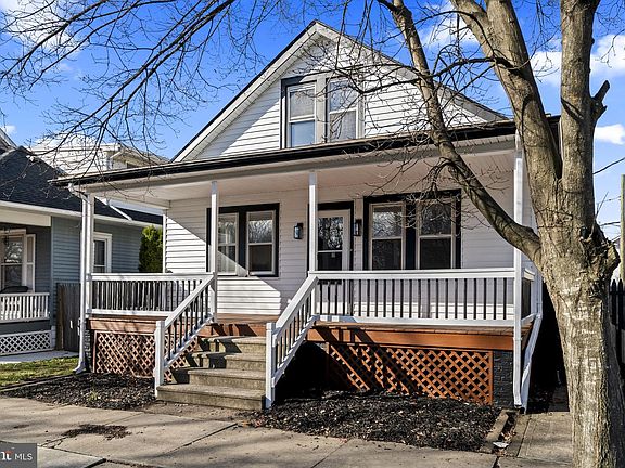 3rd image of 825 Lyndale Ave