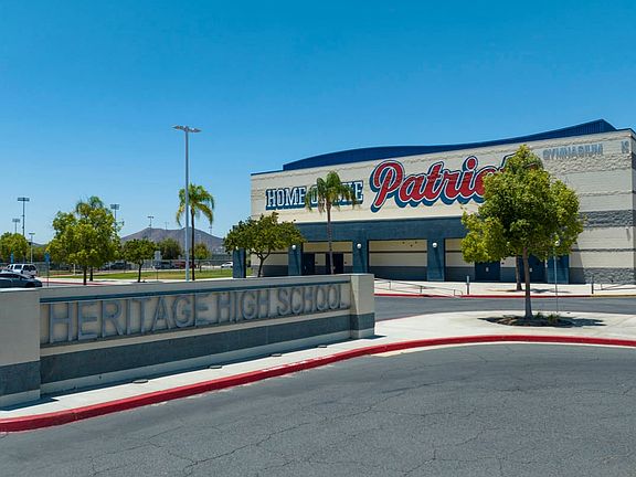 Walking distance to Heritage High School