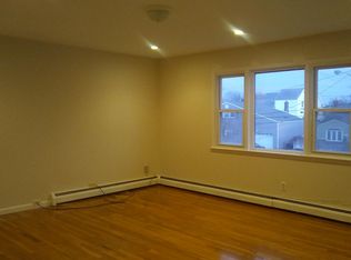 18 W Hampton Rd, Lindenhurst, NY 11757