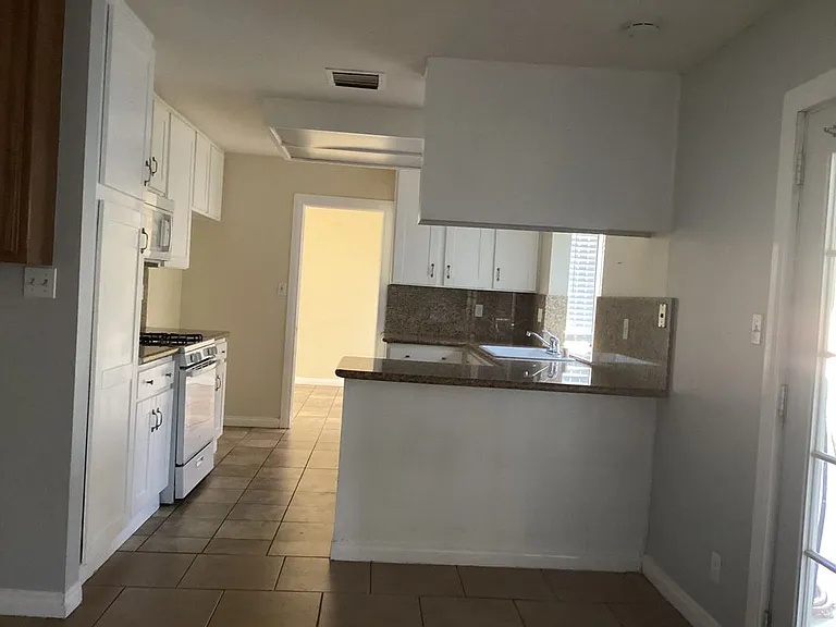 36818 Little Leaf Dr — Photo 2