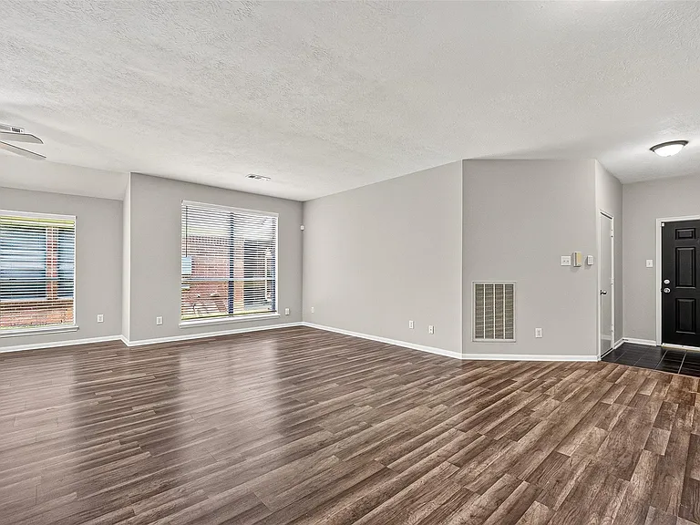 2902 Burgess Hill Ct — Photo 6
