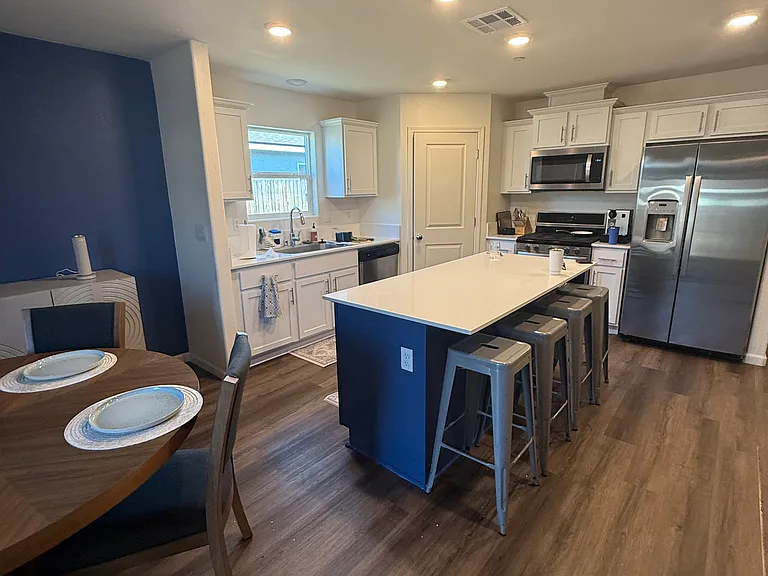 733 Veronica Ct — Photo 3
