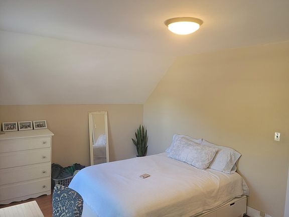 5th image of 977 Hancock St Unit 2