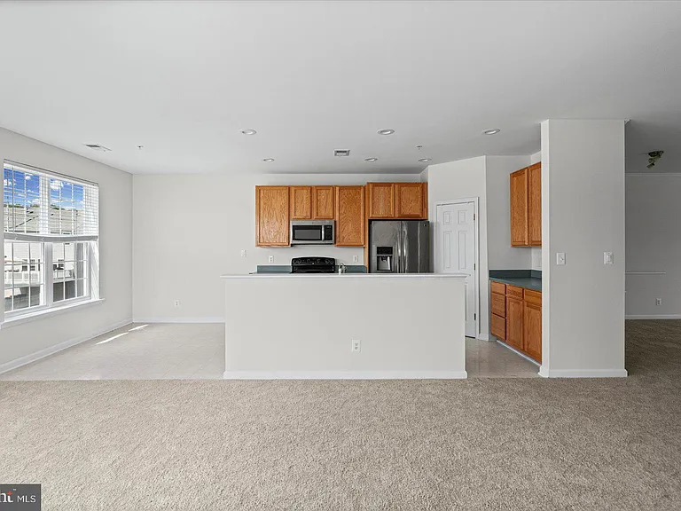 1670 Mohegan Dr #B — Photo 9