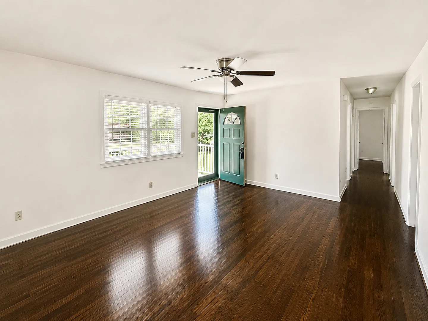 Three bedroom, 1 bath brick ranch in Liberty — Photo 2