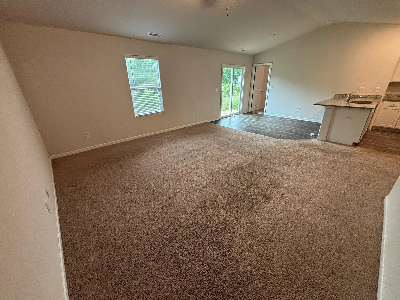 3 bed, 1317 sqft, $1,750 — Photo 4