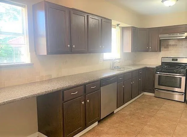 1853 Dolphin Dr — Photo 3