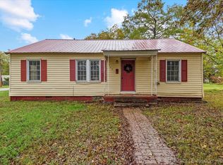 505 S Pine St, Nowata, OK 74048