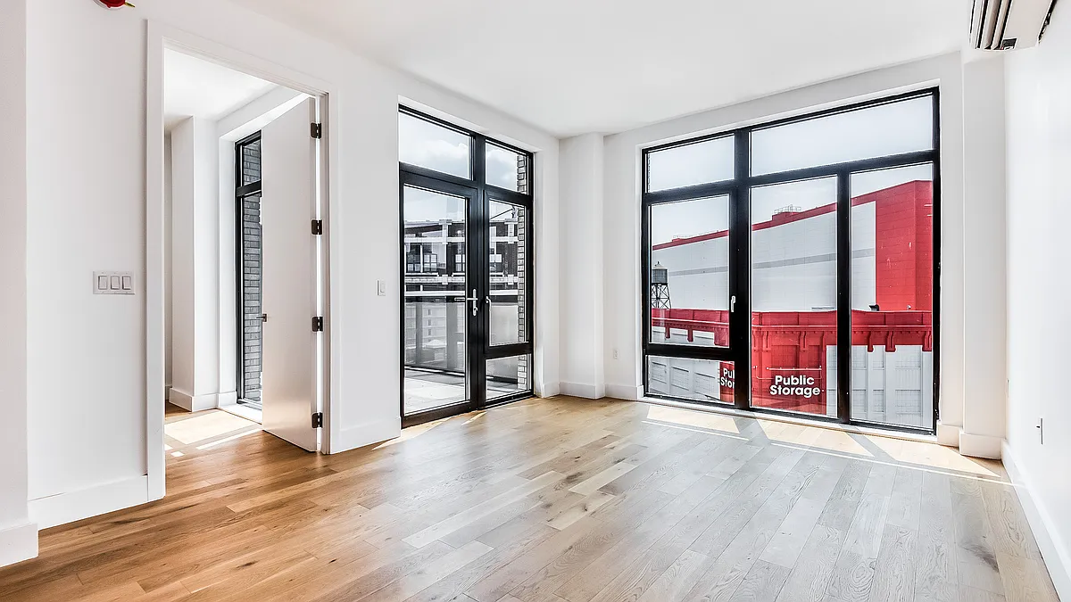 Photo 2 of 31 - 38-38 32nd St #810 - Long Island City, NY Building Photo - 38-38 32nd St #810