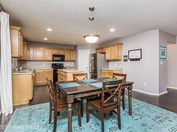2nd image of 555 SE Sagewood Cir