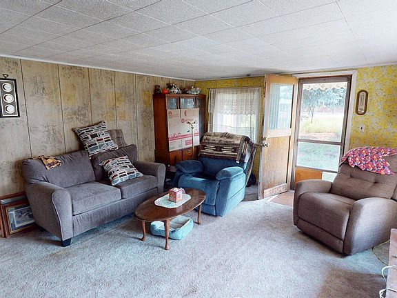 5th image of 2135 Schilling St