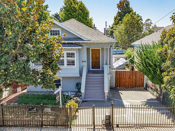 3rd image of 2070 Rosedale Ave