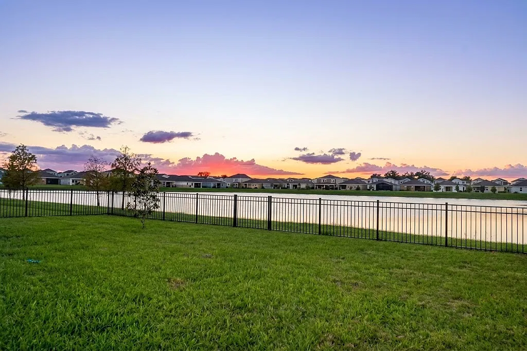 4 bed, 2200 sqft, $2,990 — Photo 2