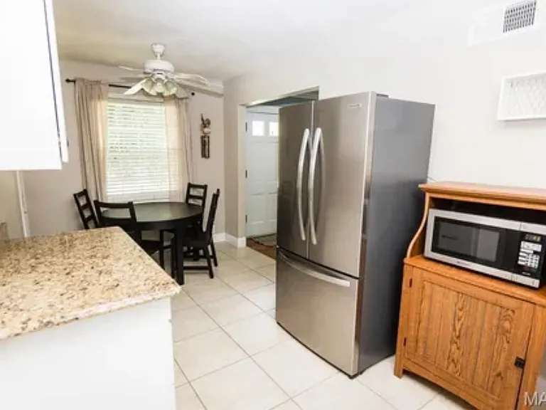 1327 Kraft St — Photo 4