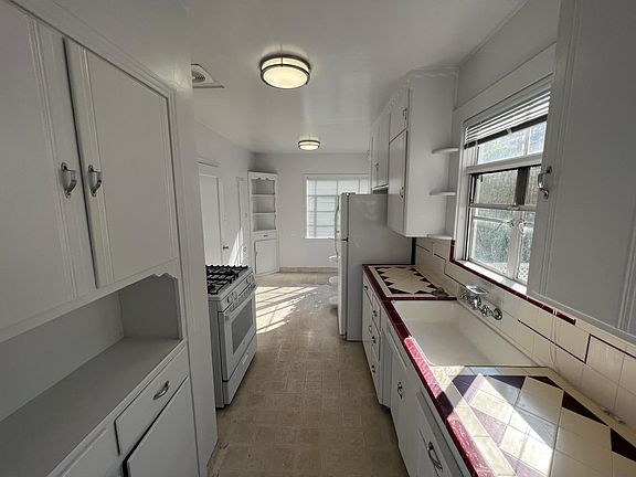 4th image of 1212 V St APT A