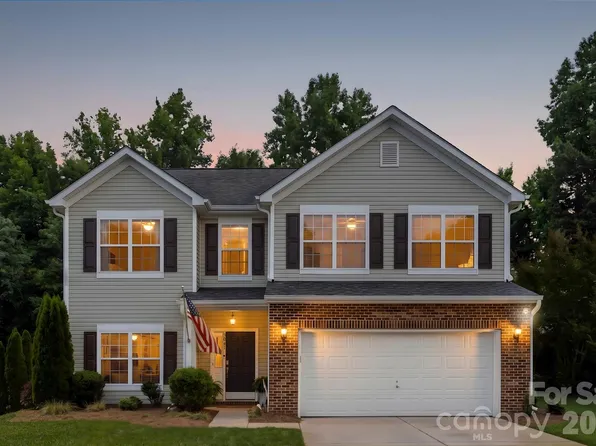 3041 Kilbeggan Dr, Clover, SC 29710