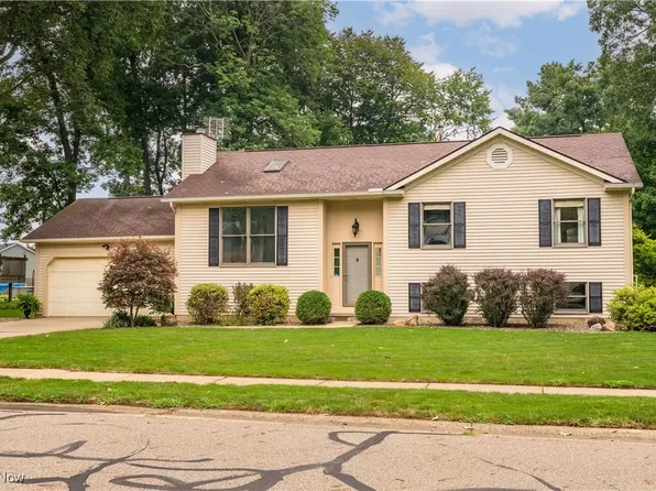 1132 Sturbridge Dr, Louisville, OH 44641