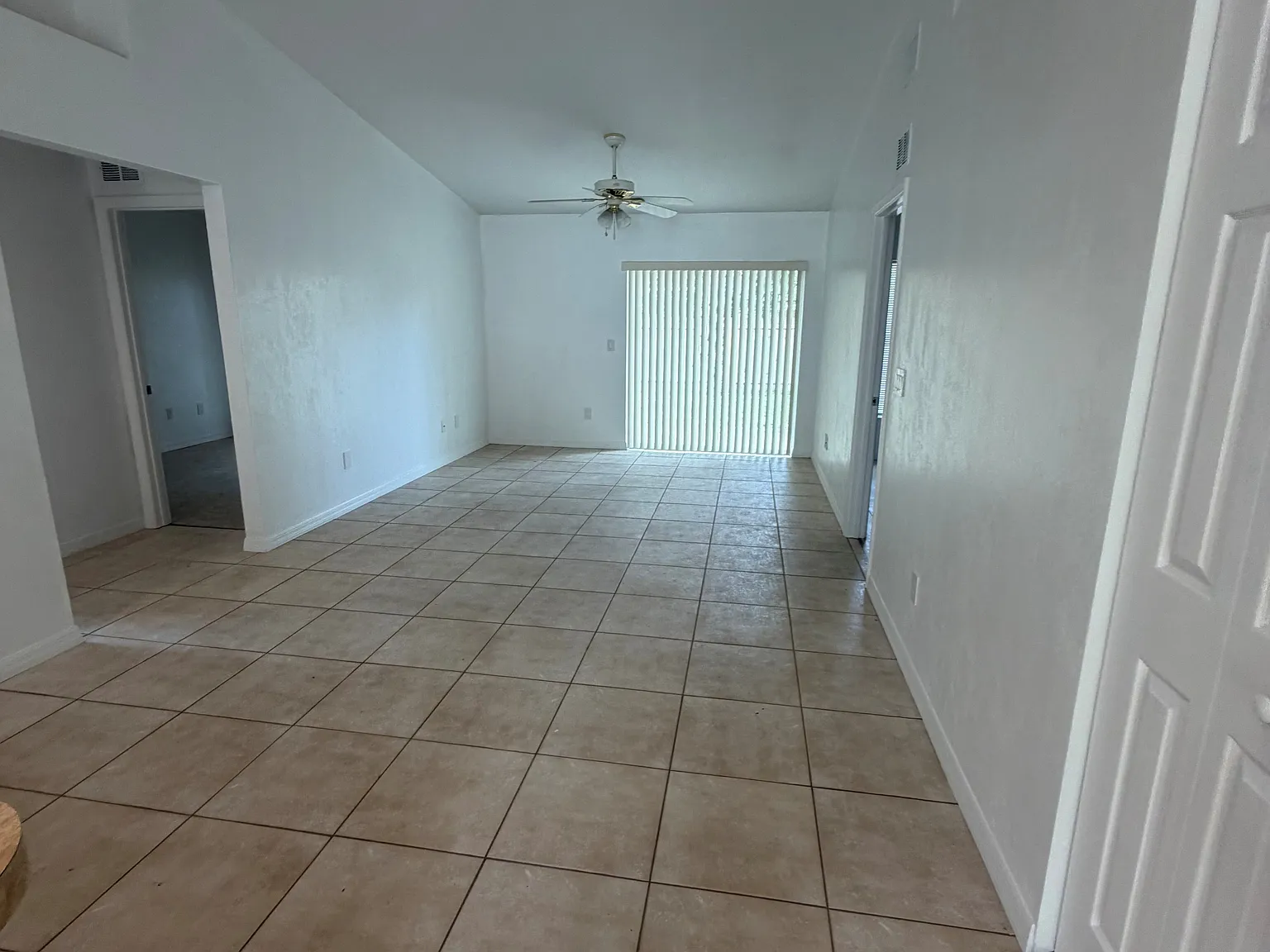 3 bed, 1100 sqft, $1,650 — Photo 3