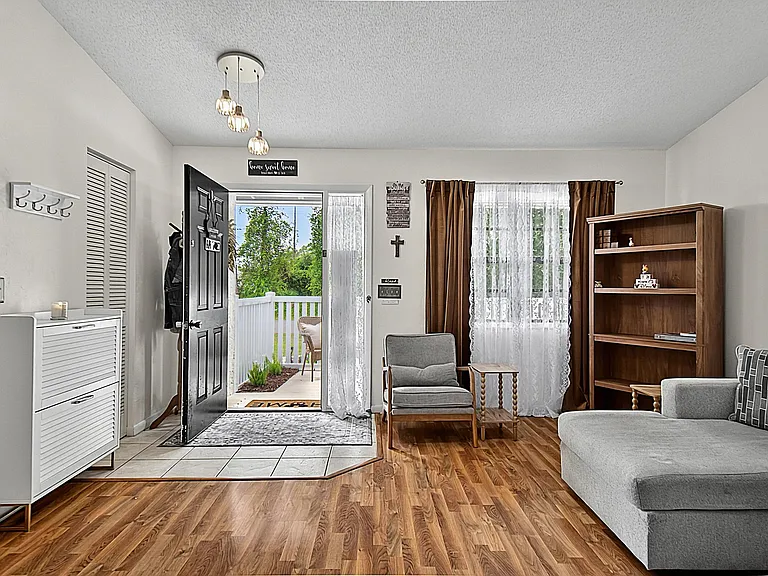 4 Zanzibar Balsan Ct — Photo 7