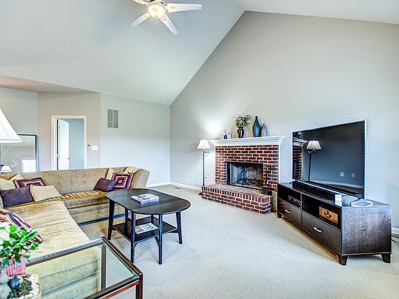 4th image of 2935 Blue Holly Ln