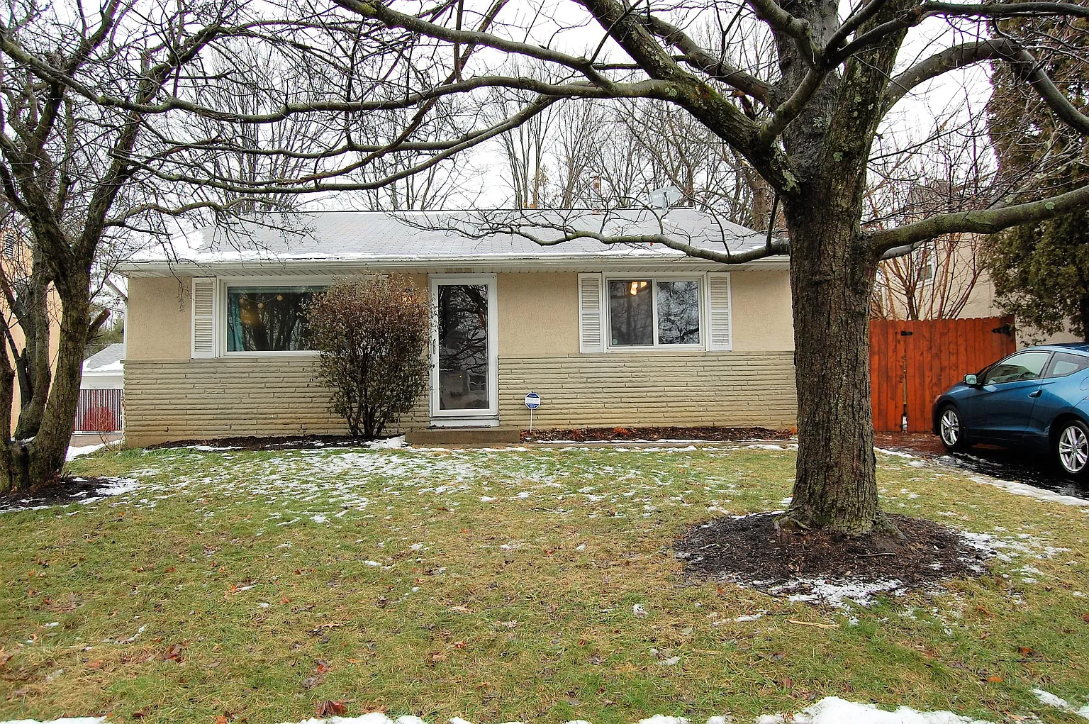 956 E Lincoln Ave photo 1