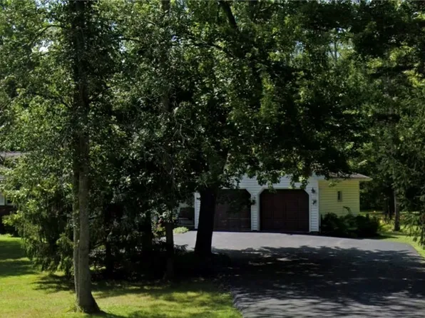 2364 Quaker Rd, Gasport, NY 14067