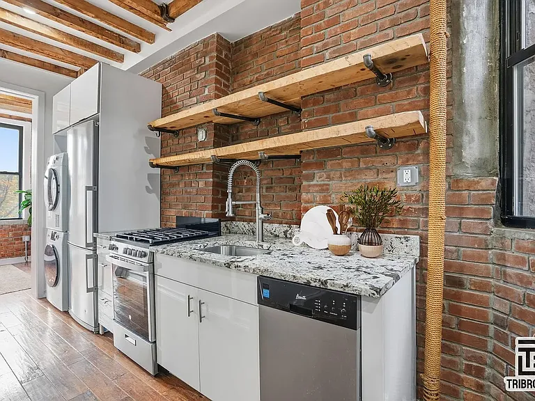 54 Market St #2A — Photo 4
