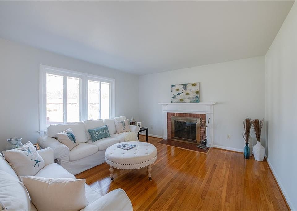 1st image of 15 Redbud Ln