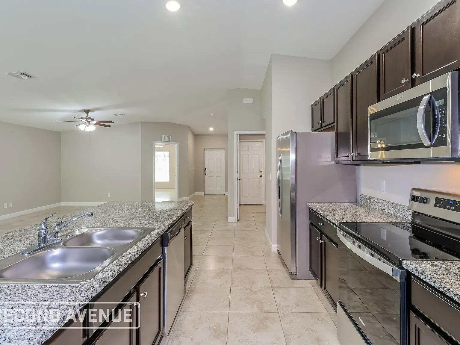 4 bed, 2.0 bath, 1833 sqft, $1,895 — Photo 2