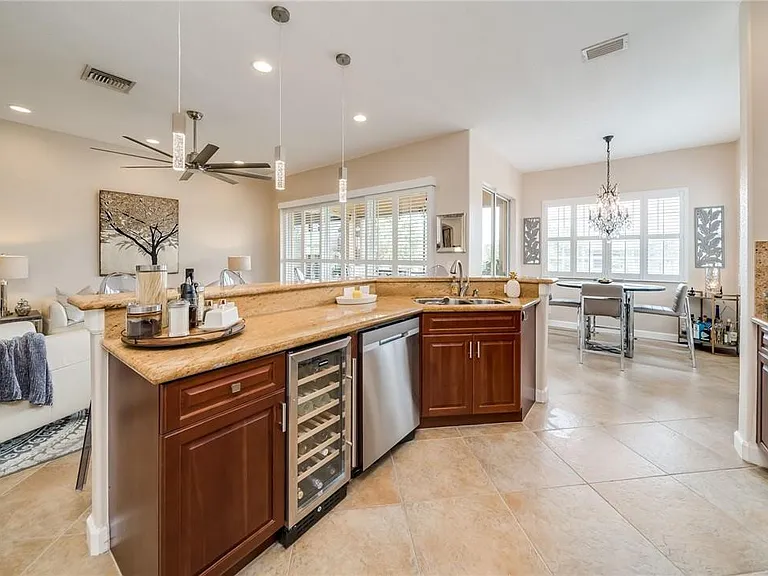 8012 NW 128th Ln — Photo 14