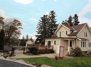 W1709 Gopher Hill Rd, Ixonia, WI 53036