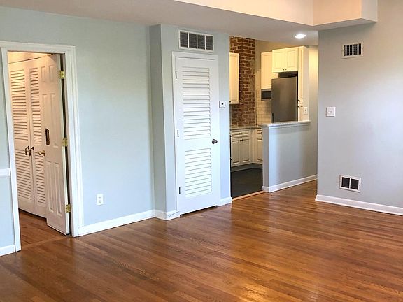 Open kitchen with breakfast bar