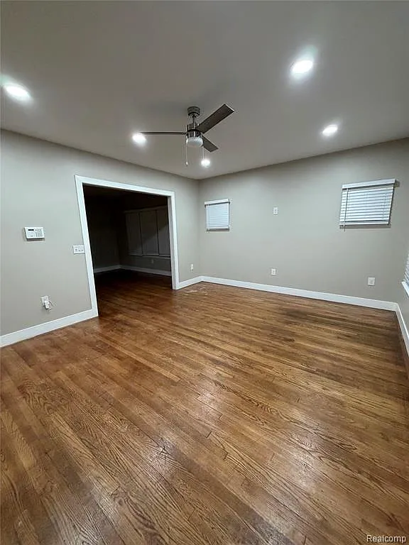 3 bed, 1.0 bath, 2600 sqft, $1,600 — Photo 3