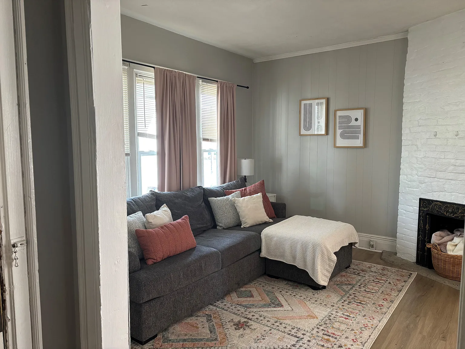 3 bed, 1200 sqft, $1,300 — Photo 1