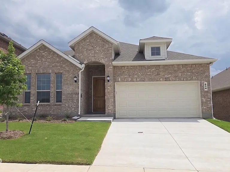 804 Demelza Dr — Photo 1