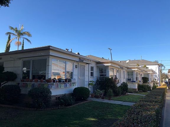 4-Unit building in the front, 2 unit building in the back (6-unit complex)