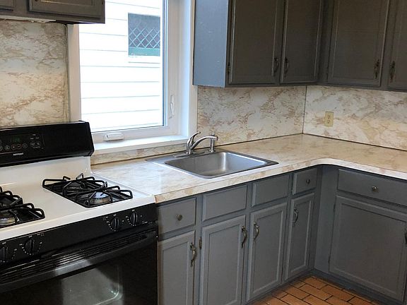 4th image of 872 Lancaster St #1