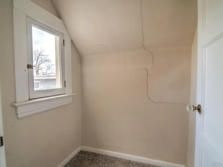 86 N Pearl St — Photo 15