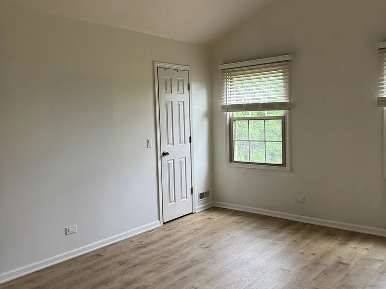 2404 Kenmore Ct — Photo 16