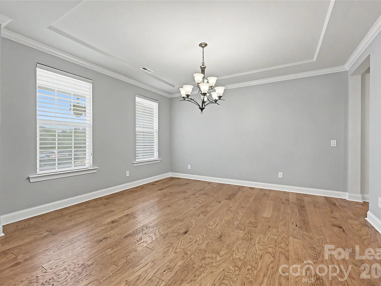5 bed, 4.0 bath, 3867 sqft, $4,000 — Photo 4
