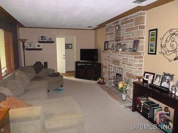 5th image of 221 Norwood Pl